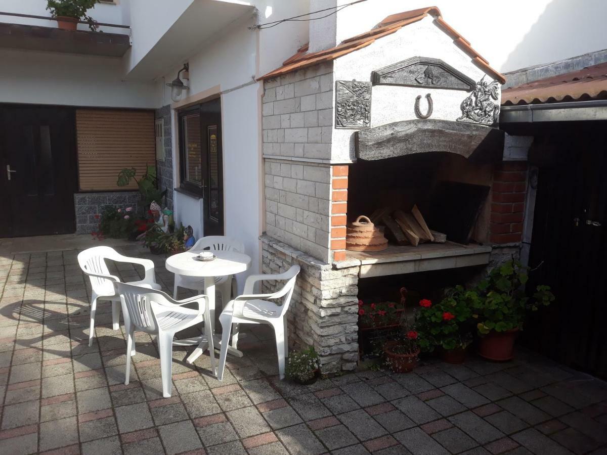 Apartmani Kristanic Karlovac Exteriör bild
