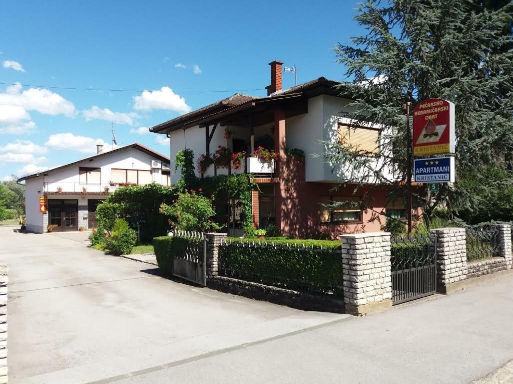 Apartmani Kristanic Karlovac Exteriör bild
