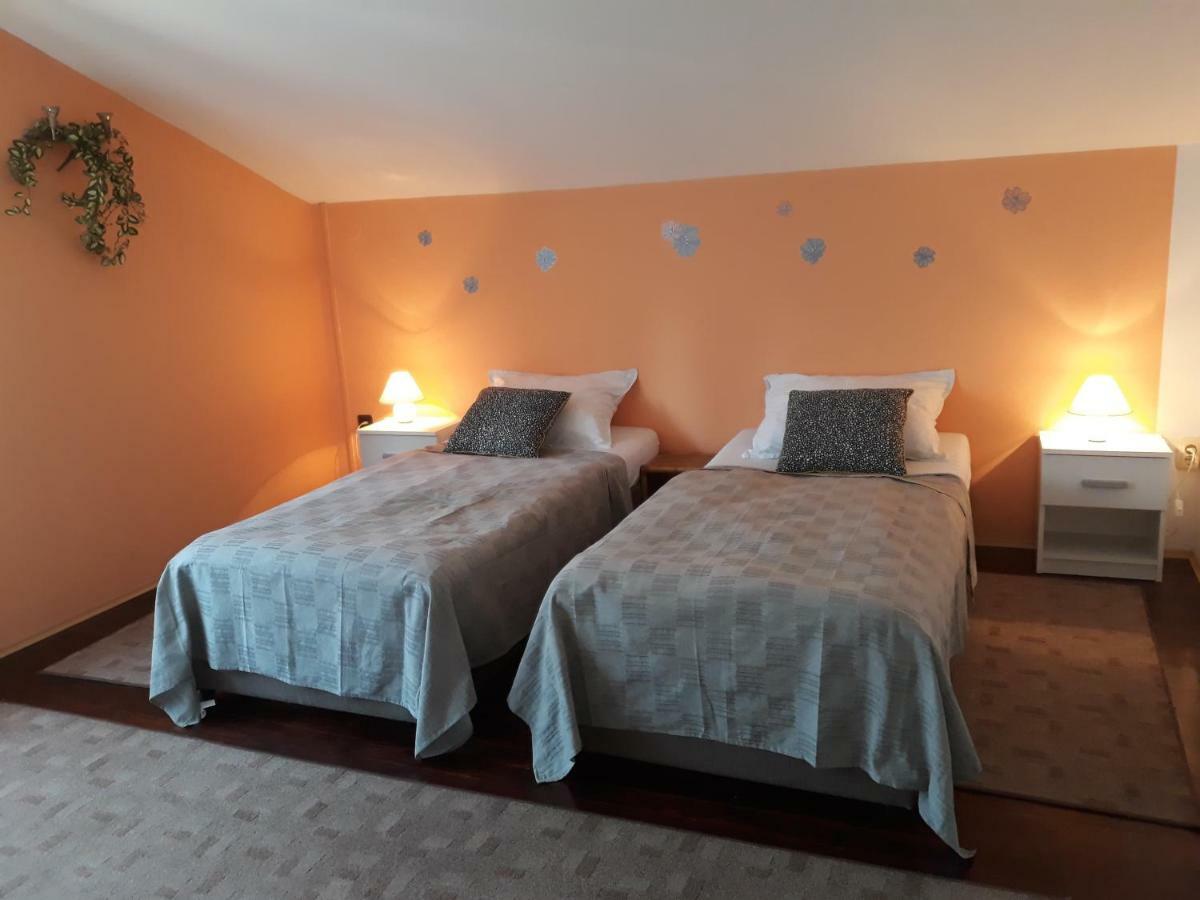 Apartmani Kristanic Karlovac Exteriör bild