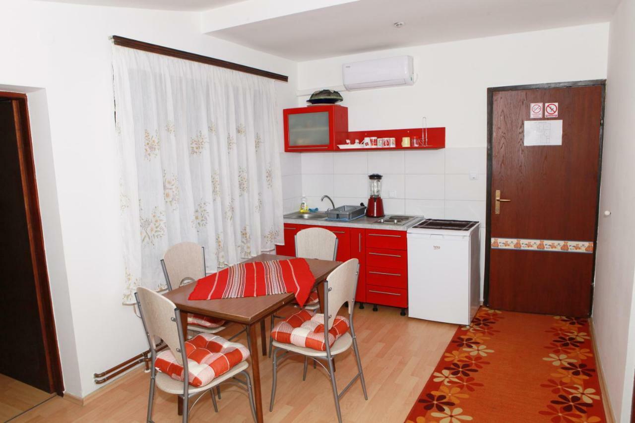 Apartmani Kristanic Karlovac Exteriör bild